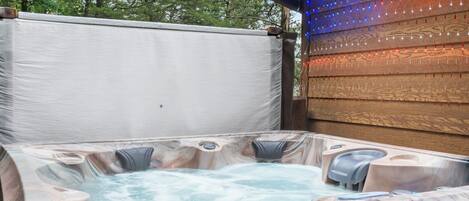 Tina de hidromasaje al aire libre