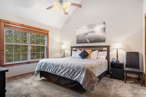 2 soverom, strykejern/-brett, reiseseng for barn og wi-fi (inkludert)