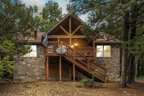 Stonebridge Local Hero: Private Hot Tub, Minutes to Silver Dollar City, First Responder Owned