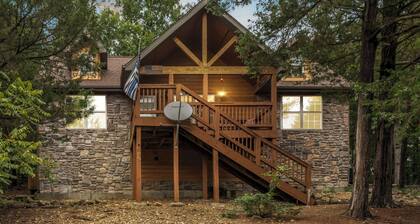 Stonebridge Local Hero: Private Hot Tub, Minutes to Silver Dollar City, First Responder Owned