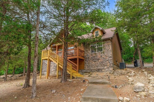Stonebridge Local Hero: Private Hot Tub, Minutes to Silver Dollar City, First Responder Owned
