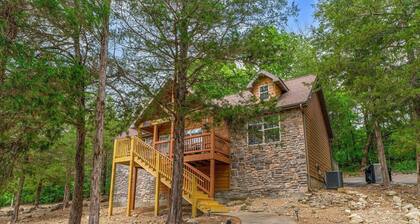 Stonebridge Local Hero: Private Hot Tub, Minutes to Silver Dollar City, First Responder Owned
