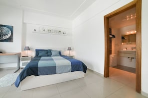 1 chambre, bureau, fer et planche à repasser, Wi-Fi