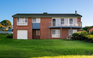 Exterior - Getaway on Investigator (Encounter Bay)