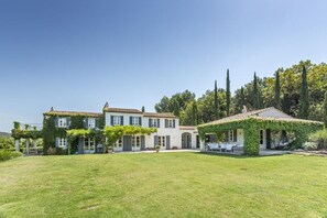 Exterior - Provencial villa in the countryside not far from the beach (Grimaud)