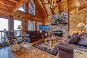 Smart TV, fireplace, table football - Buzzard Roost, Awesome Mountain Views, Game Room, Hot Tub, Free Tickets, WIFI!!! (Sevierville)