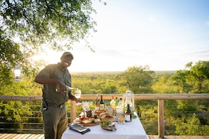 Outdoor dining - Tulela Safari Lodge (Bushbuckridge)