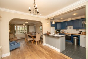 Fridge, microwave, oven, stovetop - Salt Cellar by condokeeper (350 m from the beach) (Aldeburgh)