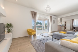 TV - Villa Tara ZadarVillas (Tinj)