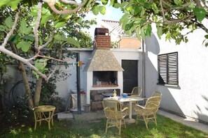 Outdoor dining - Apartment 1 (Vir)