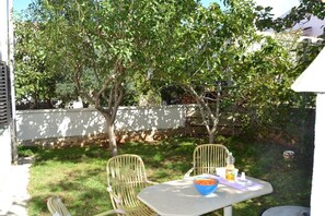 Outdoor dining - Apartment 1 (Vir)