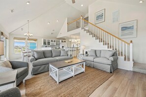 テレビ、DVD プレーヤー