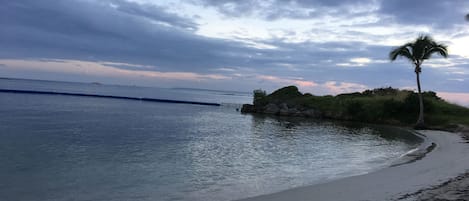 Nära stranden och strandhanddukar