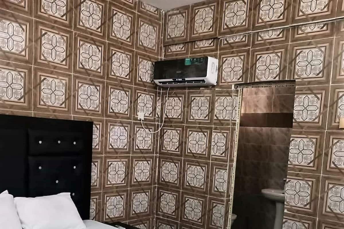 واي فاي مجانًا وملاءات أسرّة