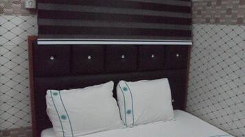 Free WiFi, bed sheets