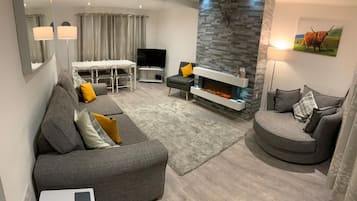 Smart TV, fireplace, Netflix, streaming services