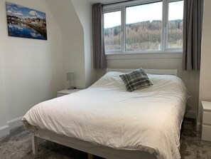 3 bedrooms, desk, iron/ironing board, travel crib - *STUNNING & SPACIOUS* 3 Bed House, 5min from Oban (Dunbeg)