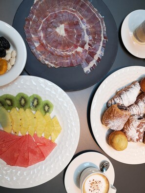 Daily buffet breakfast (EUR 17 per person)