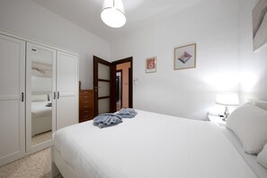 3 chambres, fer et planche à repasser, Wi-Fi gratuit, draps fournis