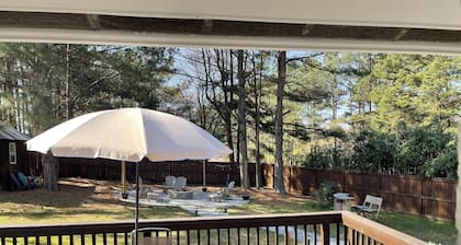 COZY HOME CLOSE TO JORDAN LAKE AND DOWNTOWN APEX!