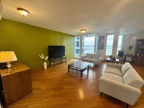 Smart TV - Penthouse Ocean view Balboa Ave prime location large 2 bed Panama City  (Panama City)