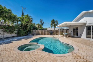 Pool - Sun, Fun, and Poolside Bliss: Naples Vacation Home (Naples)