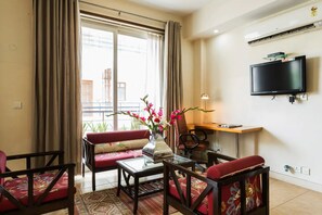 Luxury-Apartment, 1 Schlafzimmer | Wohnbereich | Fernseher