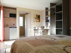 1 chambre, fer et planche à repasser, Wi-Fi, literie fournie