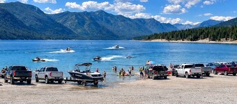 Mountain Retreat Ideal for Big Groups | PetsOK+Spa/GameRm/ + 1PM In/Out