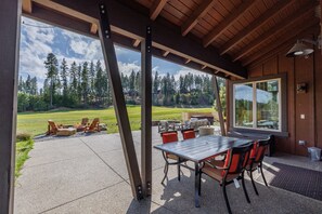 Outdoor dining - Winter at Its Best | Spa + GameRm | Built for Time Together! (Cle Elum)