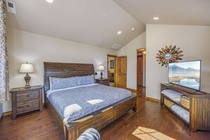 5 bedrooms, iron/ironing board, travel crib, free WiFi - Winter at Its Best | Spa + GameRm | Built for Time Together! (Cle Elum)