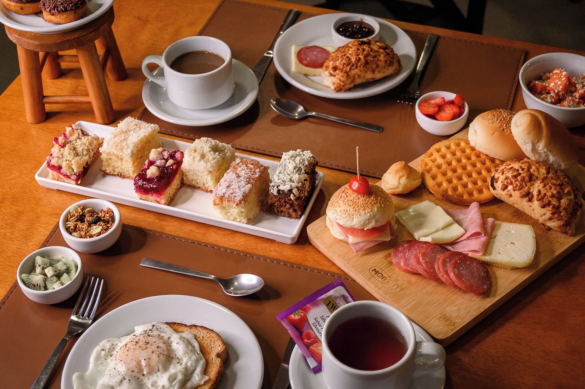 free daily cooked-to-order breakfast