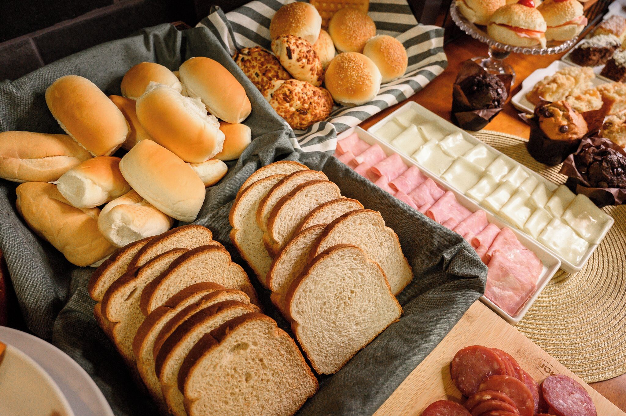 free daily cooked-to-order breakfast