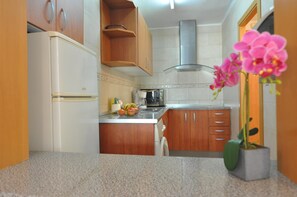 Frigorifero, microonde, forno, macchina per tè/caffè