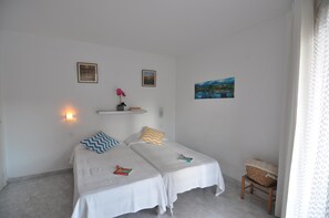 2 soverom og strykejern/-brett