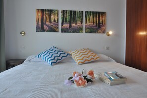 2 bedrooms, iron/ironing board - Welcome to our cozy apartment for rent in Roses, Costa Brava! Just 300 meters from the beautiful Santa Margarita beach. (Roses)