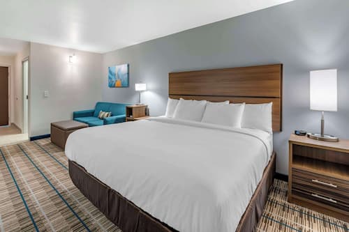 Premium bedding, pillowtop beds, desk, blackout drapes