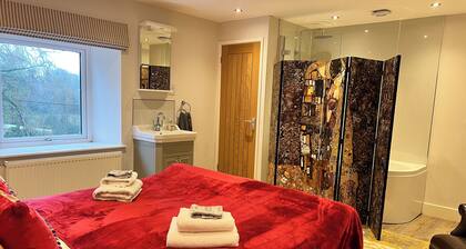 Sleeps 2 - Garden & Hot Tub Option