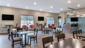 Free daily continental breakfast