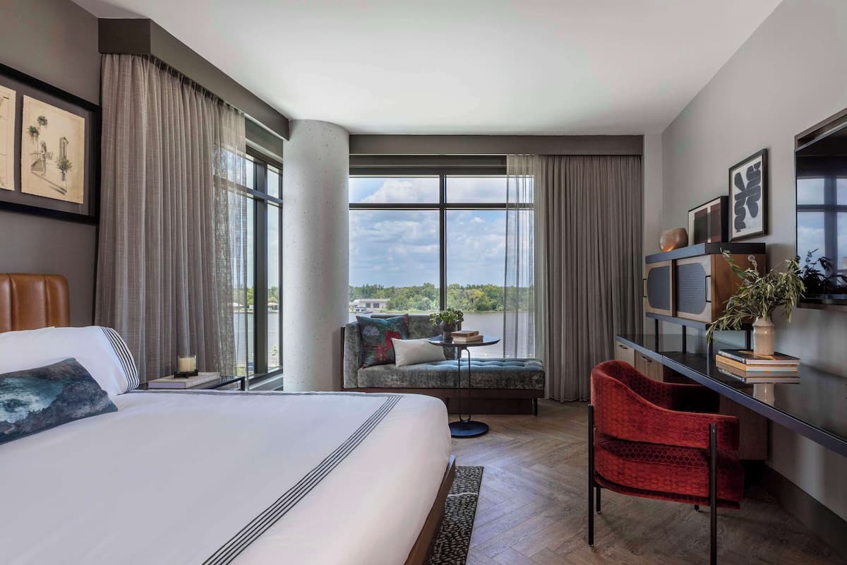 Habitación, 1 cama King size, en esquina (Riverfront) | Ropa de cama hipoalergénica y minibar