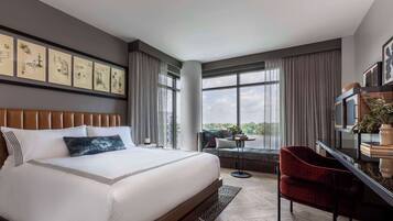 Room, 1 King Bed, Corner (Riverfront) | Hypo-allergenic bedding, minibar, in-room safe, desk