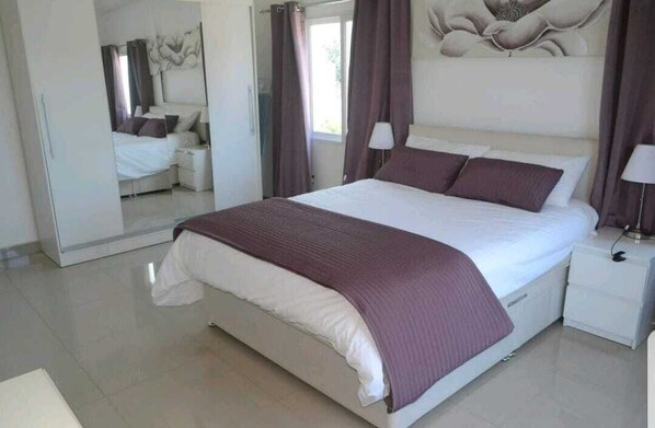 4 dormitorios, tabla de planchar con plancha, wifi y ropa de cama