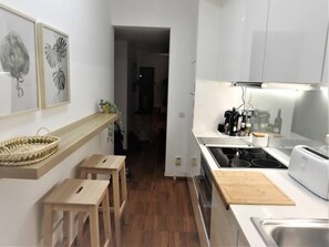 Kühlschrank, Kochgeschirr/Geschirr/Besteck