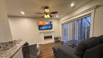 Smart TV, fireplace