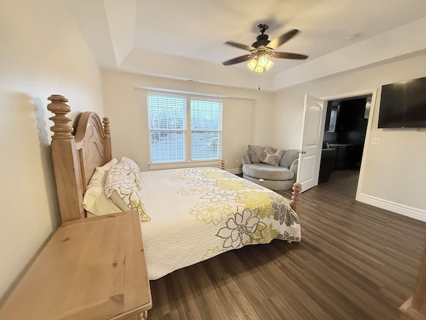 2 bedrooms, iron/ironing board, travel cot, free WiFi