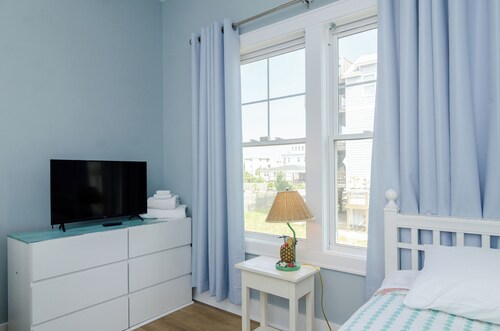 Family Friendly 6 BR Home w Ocean Views!