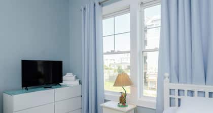 Family Friendly 6 BR Home w Ocean Views!