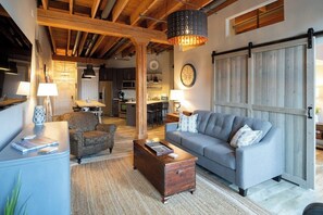 Smart TV - Beautifully decorated in Historical Piano Factory (Grand Haven)