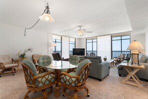 Dining - Corner Unit Ocean Views - Shores of Madeira #501 (Madeira Beach)