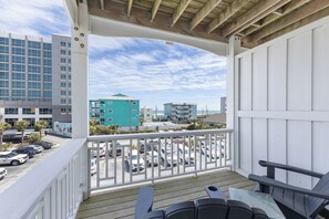 Property grounds - Ocean view, Walkable to Everything in the heart of Carolina Beach (Carolina Beach)